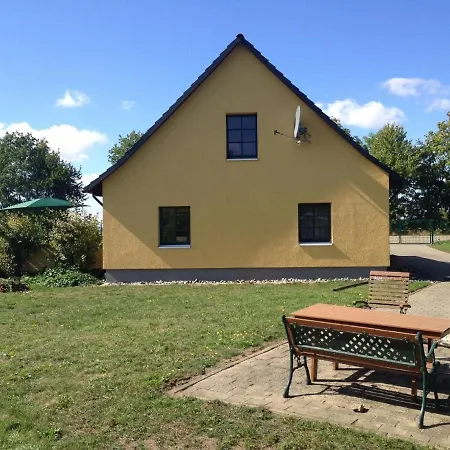 Ferienhaus In Glutzow-hof Mit Privatem Garten 度假居